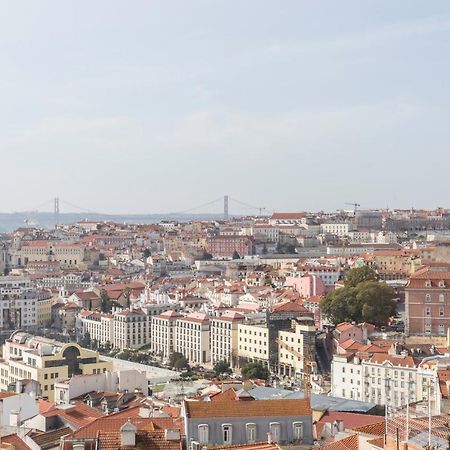 Stroll to Coffee Shops Near a Renovated Hillside Apartment in Graça Lisboa Exterior foto