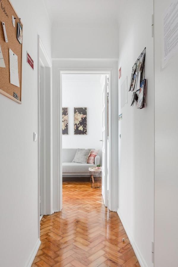 Stroll to Coffee Shops Near a Renovated Hillside Apartment in Graça Lisboa Exterior foto