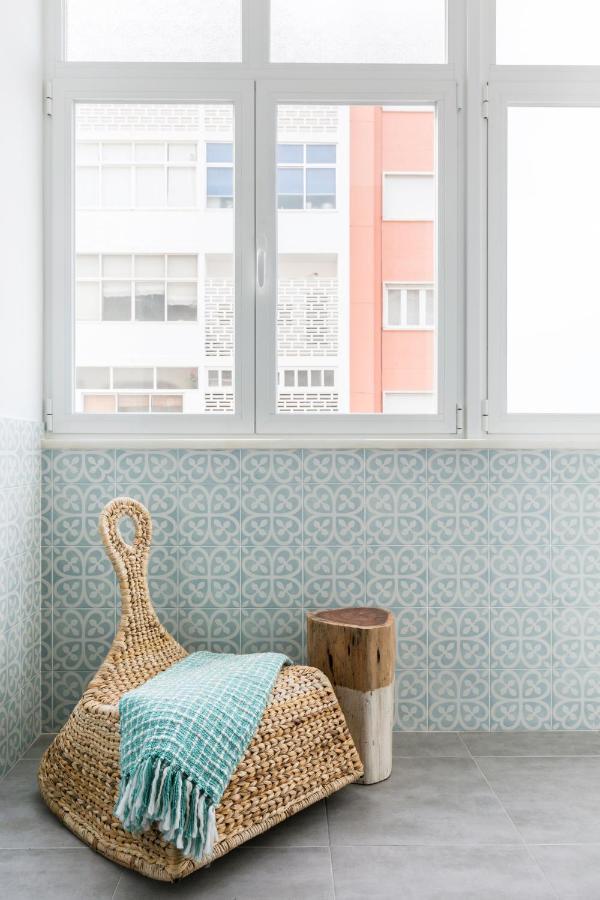Stroll to Coffee Shops Near a Renovated Hillside Apartment in Graça Lisboa Exterior foto