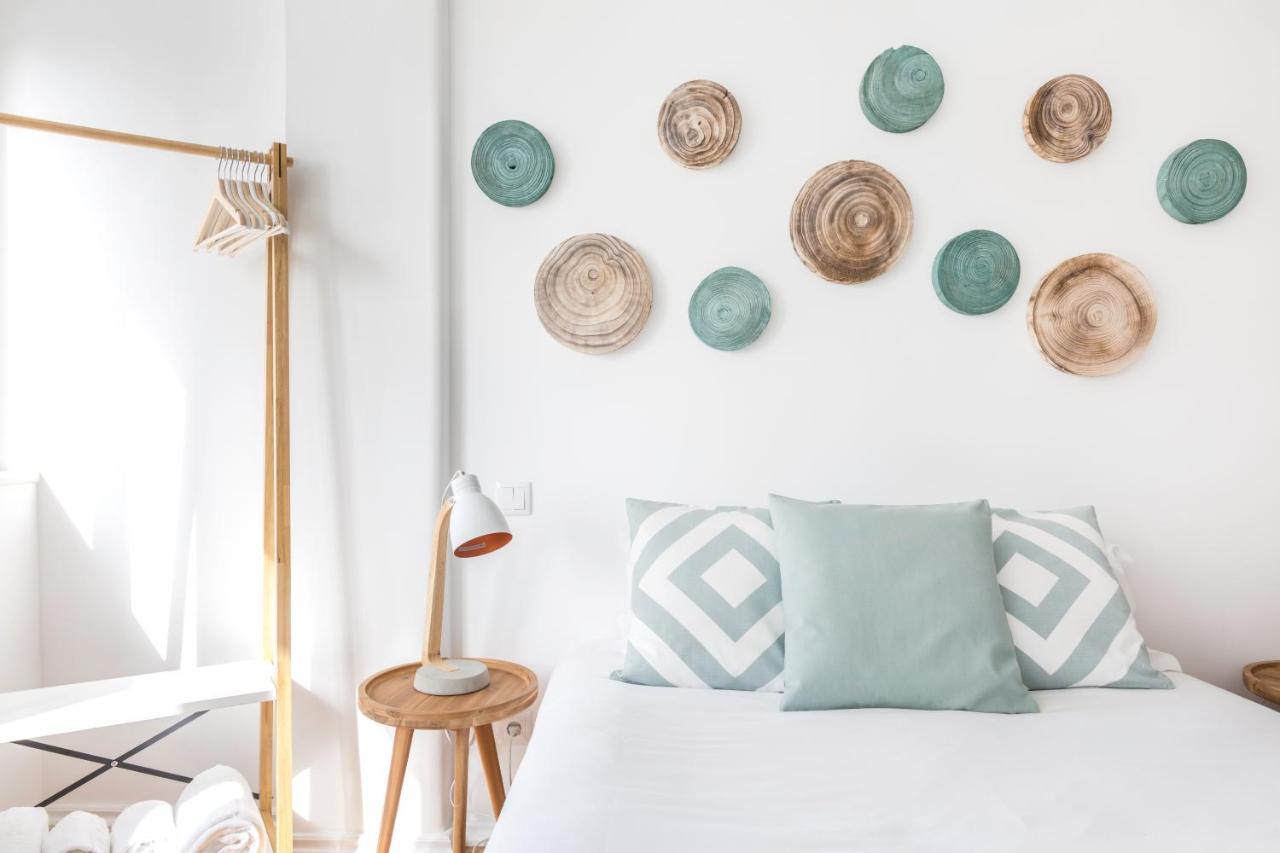 Stroll to Coffee Shops Near a Renovated Hillside Apartment in Graça Lisboa Exterior foto