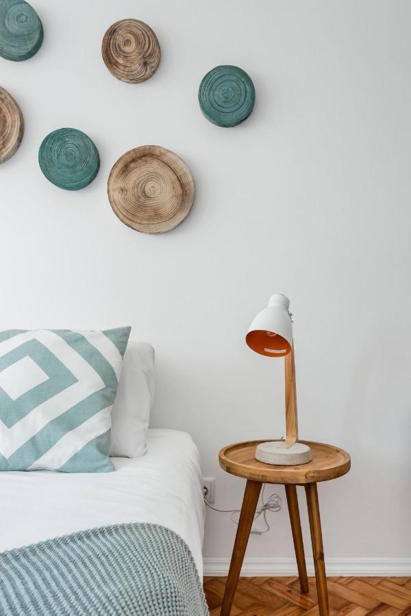 Stroll to Coffee Shops Near a Renovated Hillside Apartment in Graça Lisboa Exterior foto