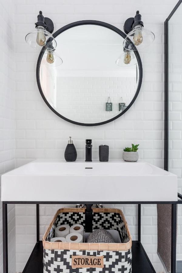 Stroll to Coffee Shops Near a Renovated Hillside Apartment in Graça Lisboa Exterior foto