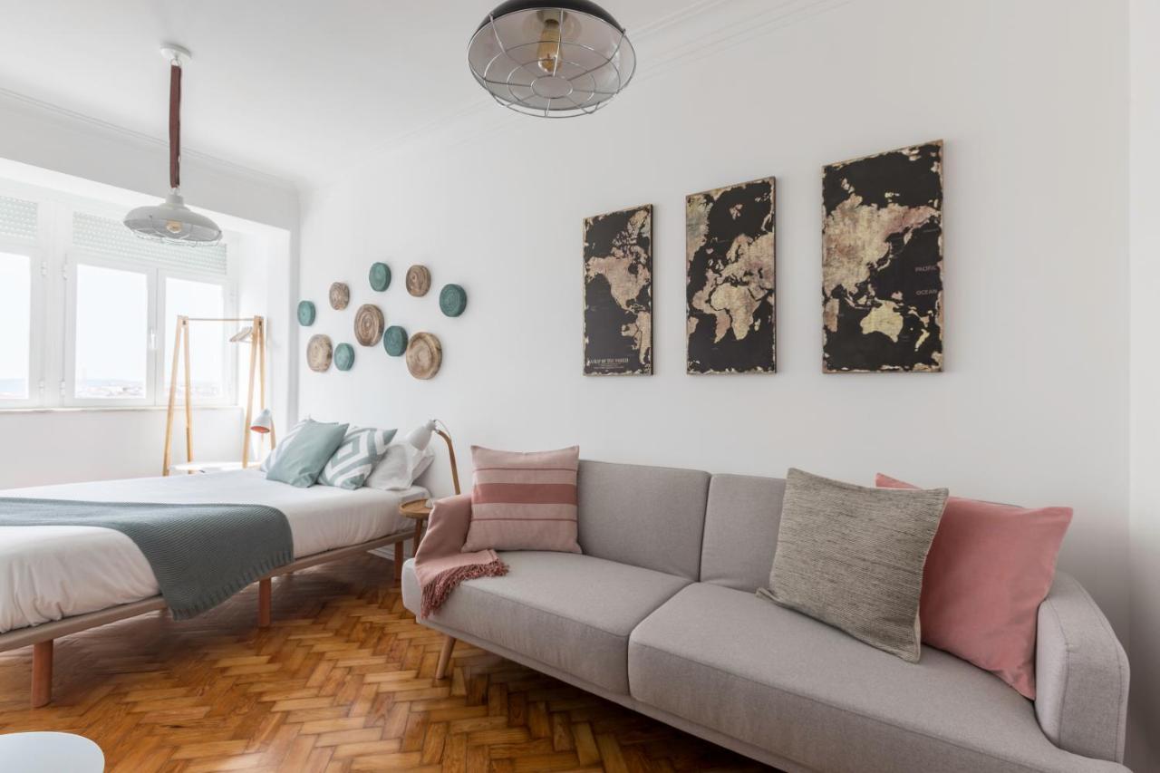 Stroll to Coffee Shops Near a Renovated Hillside Apartment in Graça Lisboa Exterior foto