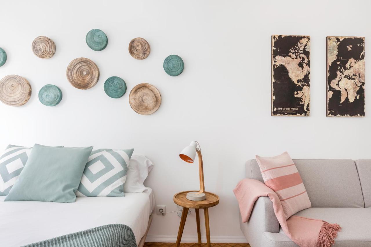 Stroll to Coffee Shops Near a Renovated Hillside Apartment in Graça Lisboa Exterior foto